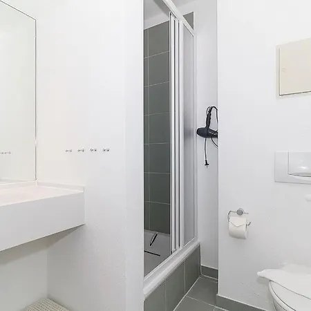 Strandstrasse 32 Strandstrasse 32-50